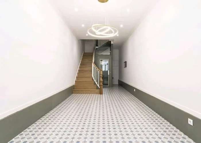 Famous Dreaming بورتو